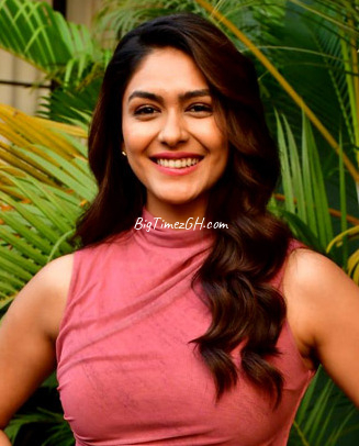 Mrunal Thakur in Andheri 1 cropped